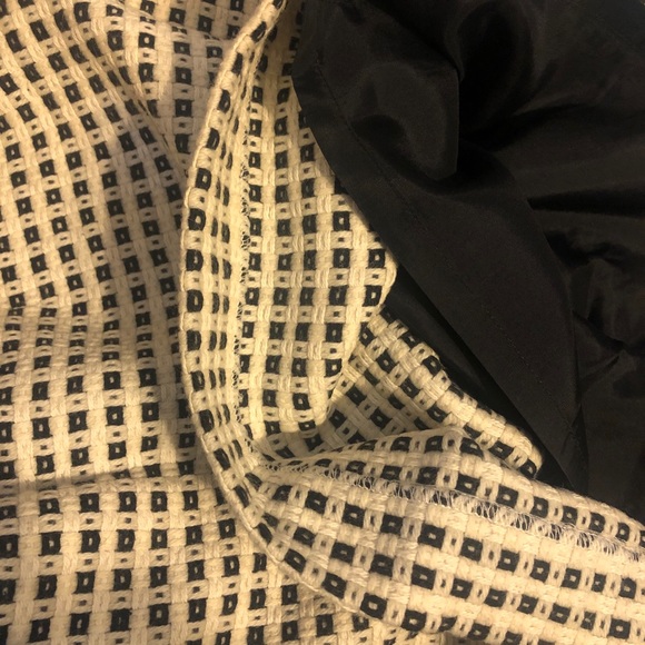 Banana Republic lined mini skirt - Picture 4 of 4